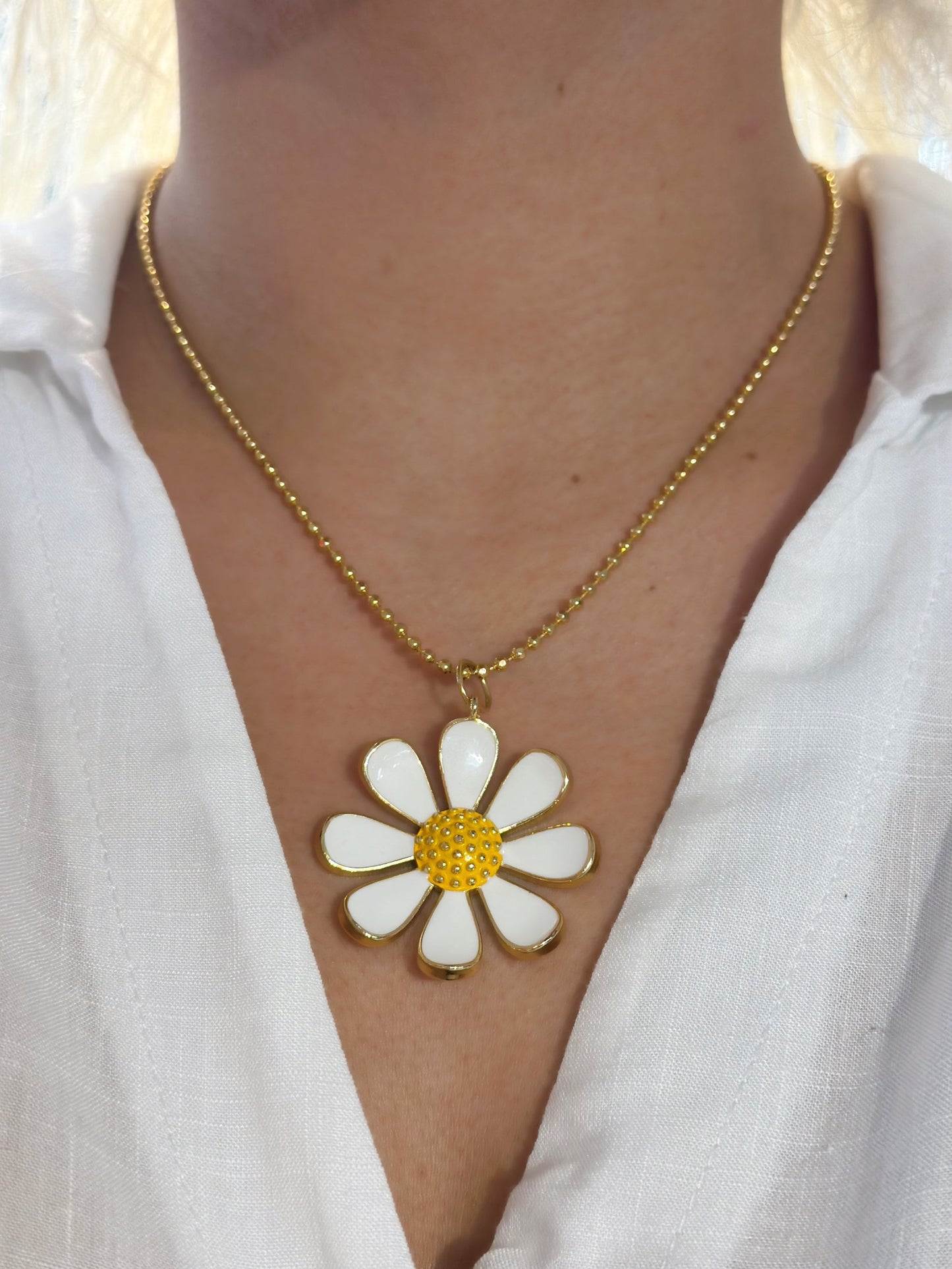 Spring Daisy Pendant Necklace